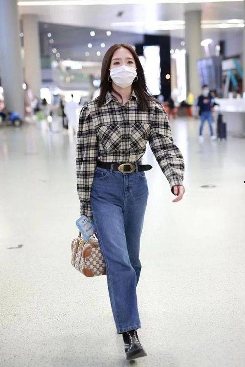 格子衬衫 女明星,女明星演绎格子衬衫的百变魅力